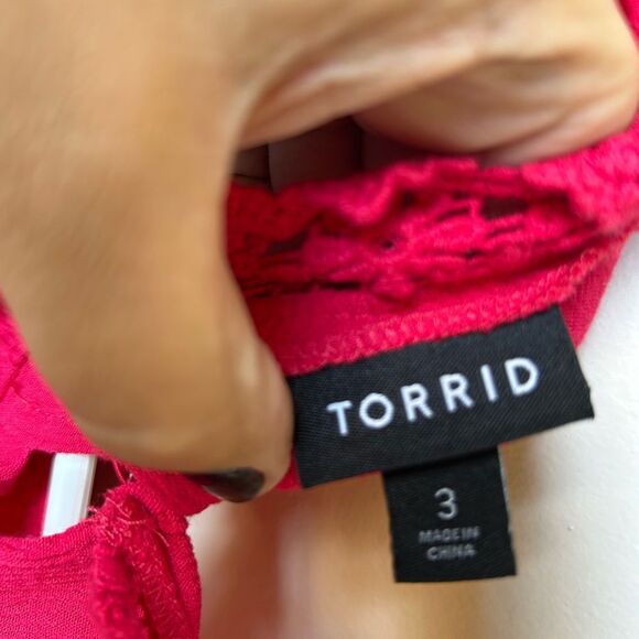 EUC Torrid Magenta Crinkled Gauze Crochet Long Sleeve Blouse - Size 3 - Picture 9 of 11